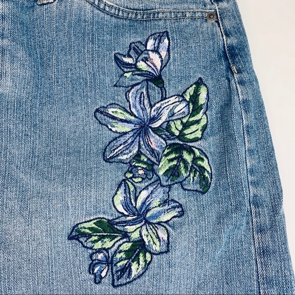 đź’°SALE Ann Taylor Loft Jean Shirt Flower Patch - Picture 3 of 5